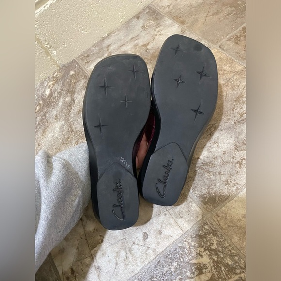 Womens Clark’s Red burgundy Leather slip on Sandals  size 7 in great condition - Picture 12 of 14